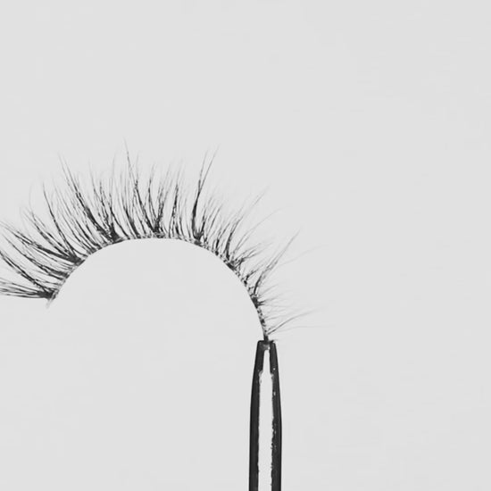 Lilly Lashes | Sheer Band | Desirable | Rotating Lash